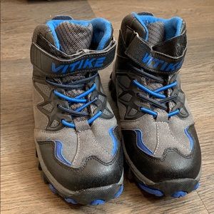 Boys snow boots never worn